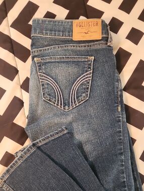 Hollister Women’s Blue Skinny Jeans - Mid Wash